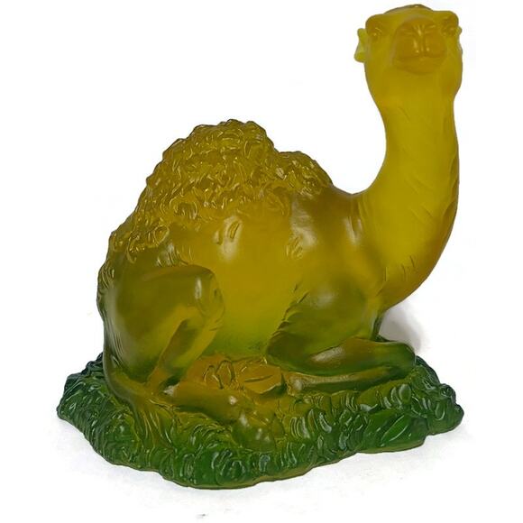 Camel Family Figurines Set of Three Pieces With Storage Box - Picture 12 of 16